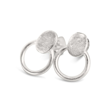 Oval kettle stud earings in matt