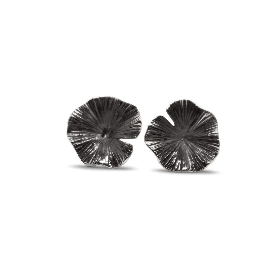 River leaf earring in black