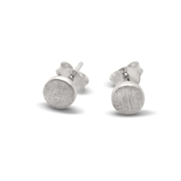 Puck studs silver