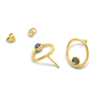 Circle earrings with stone in gold