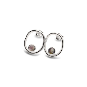 Circle earring with stone in silver