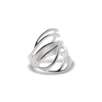 Curvy lines ring