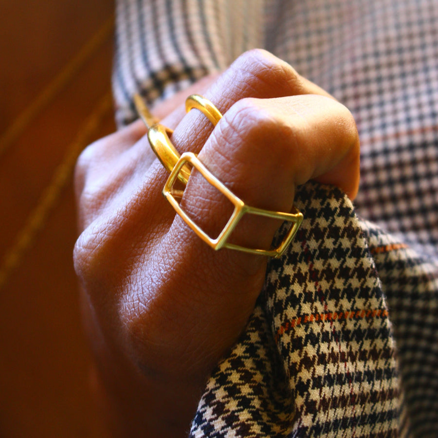 Squared geometric ring