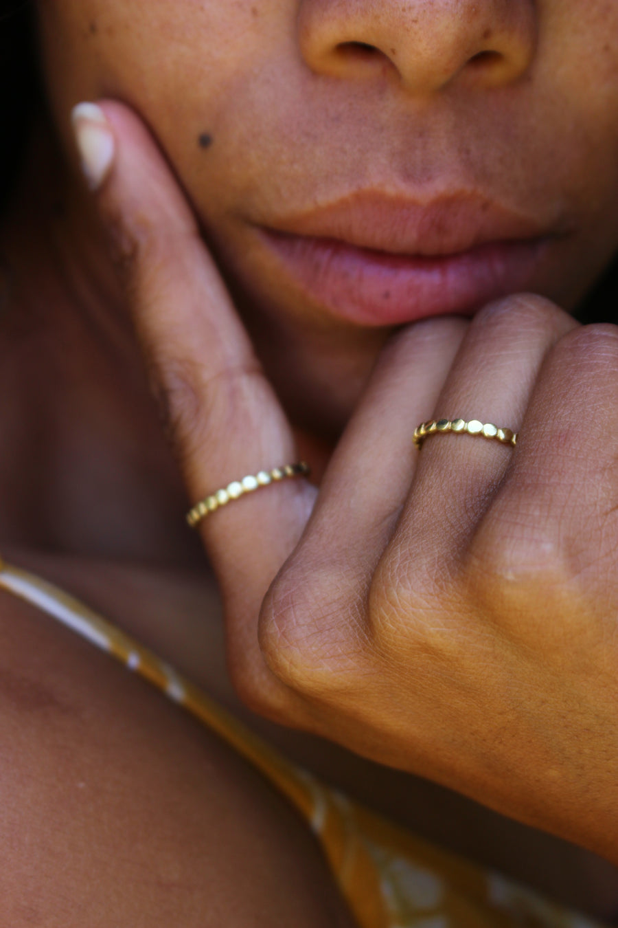 Pebbles stack ring gold