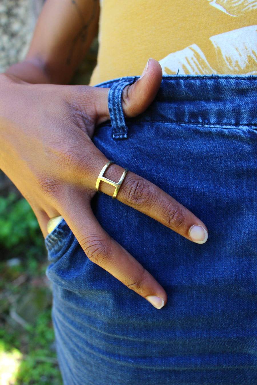 Bridge ring in gold