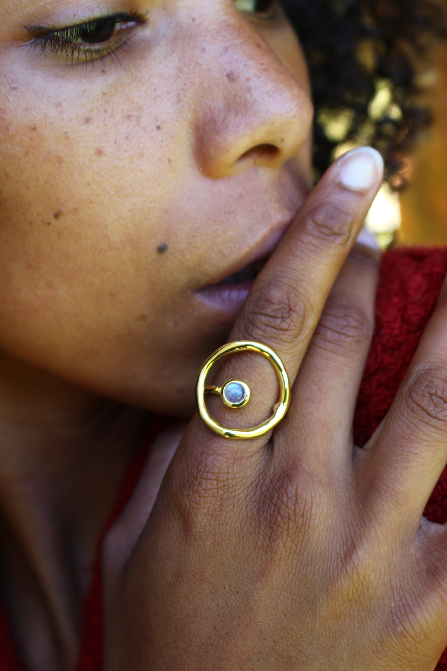 Around the world ring in gold