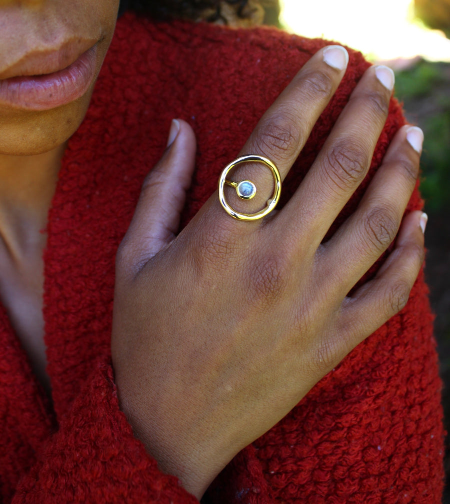 Around the world ring in gold