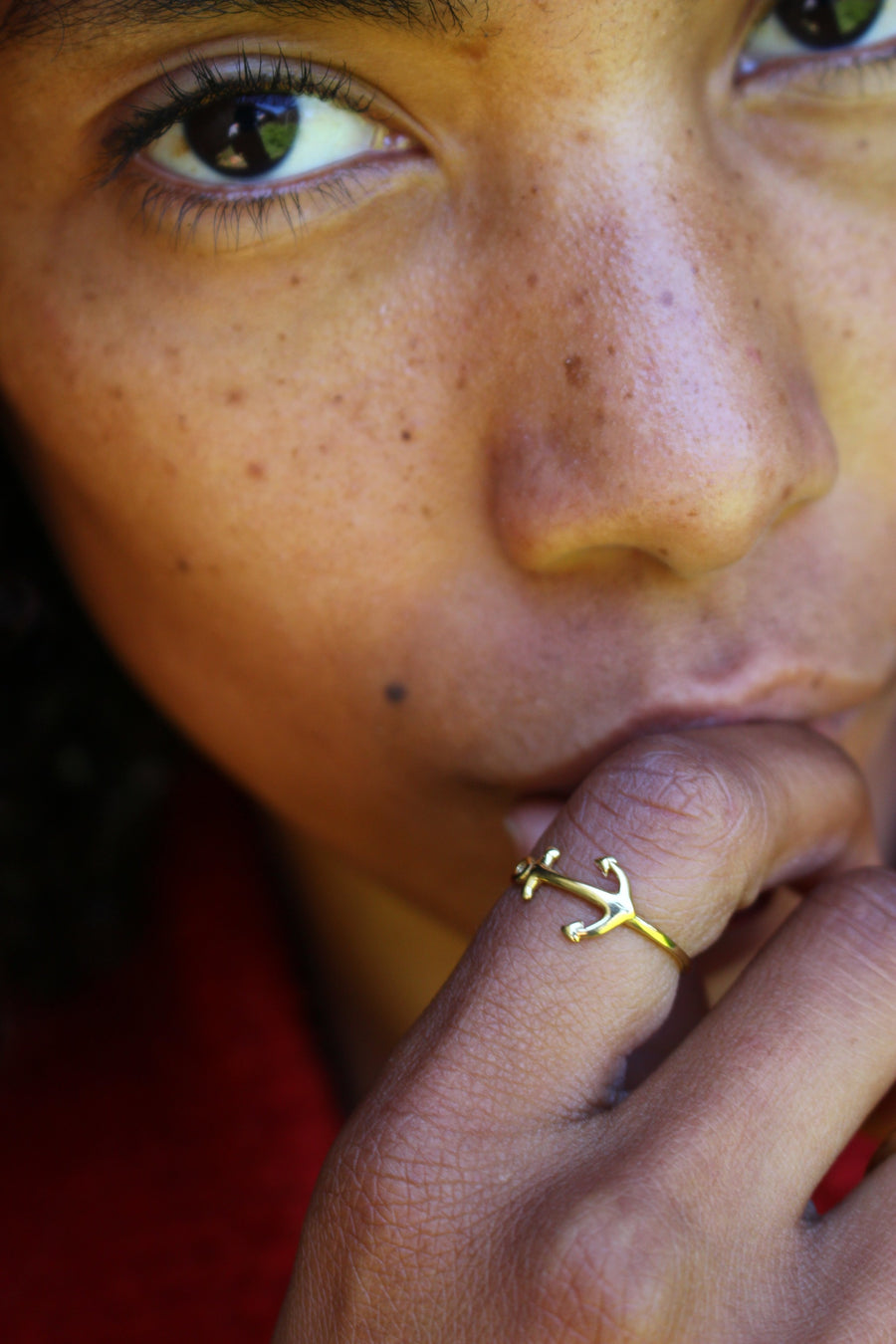 Anchor ring in gold