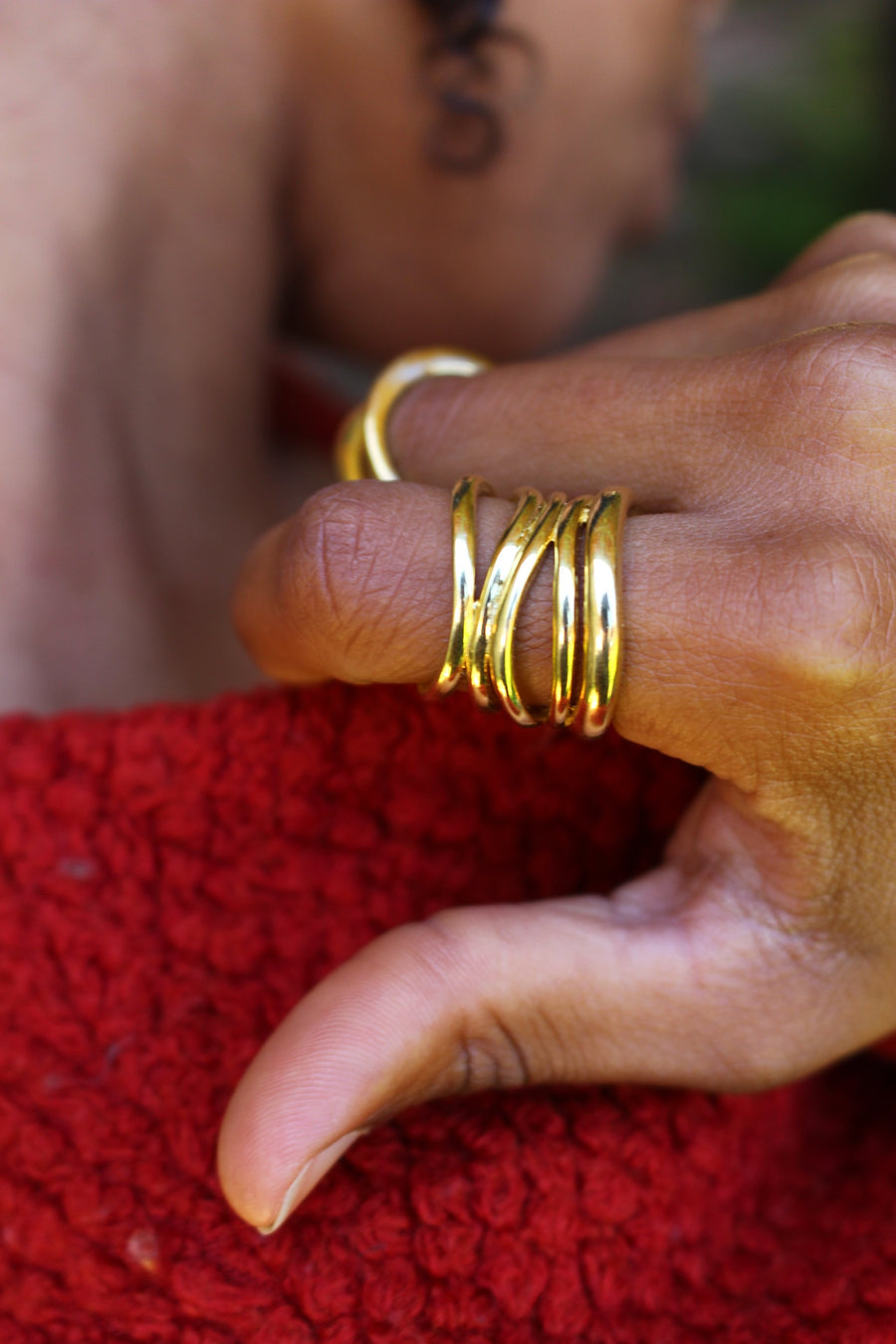 Wavy ring gold