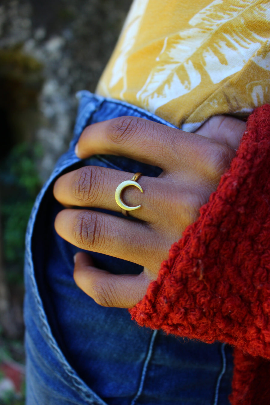 Half moon ring in gold