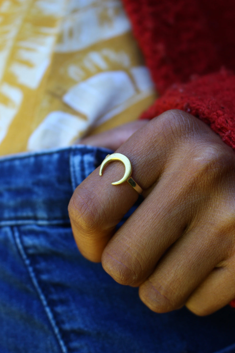 Half moon ring in gold