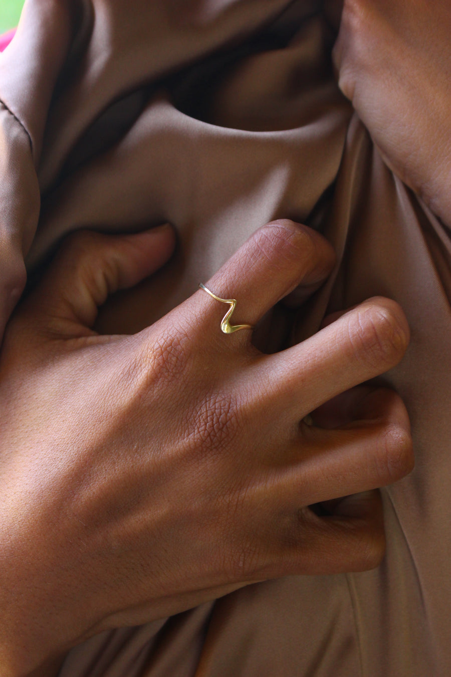Tides ring gold