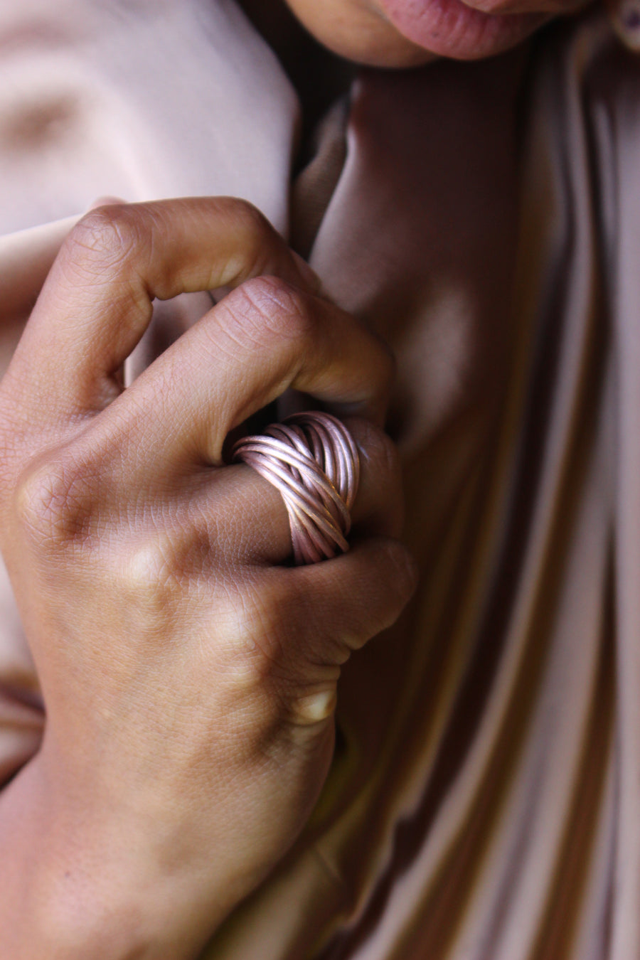 Intertwined ring rose gold