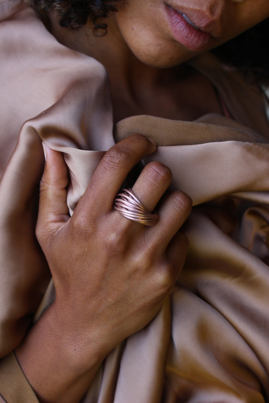 Intertwined ring rose gold