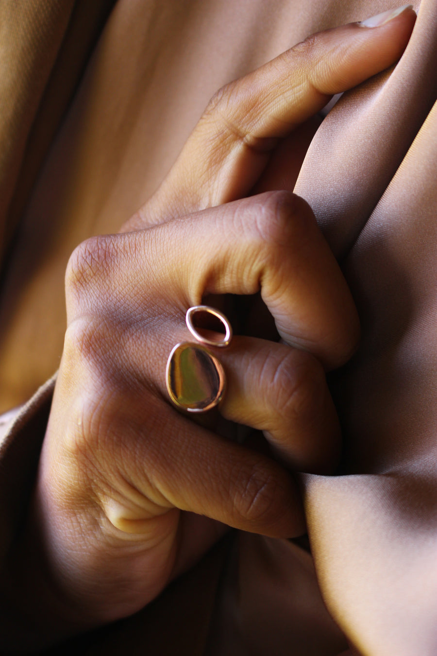 Empty and full ring rose gold