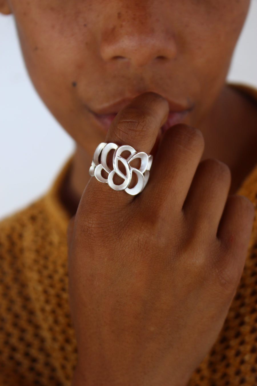 Hive ring silver