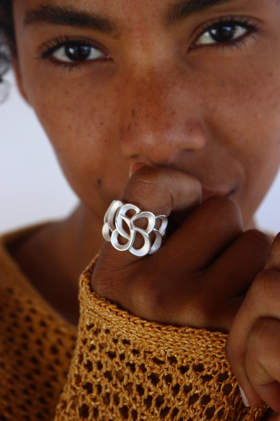 Hive ring silver