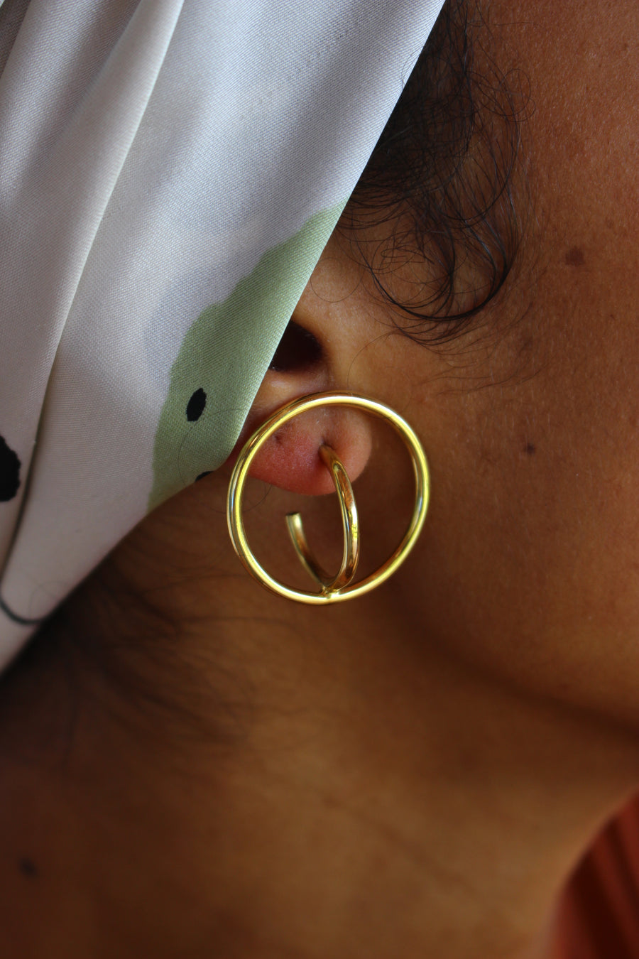 Center double hoop in gold
