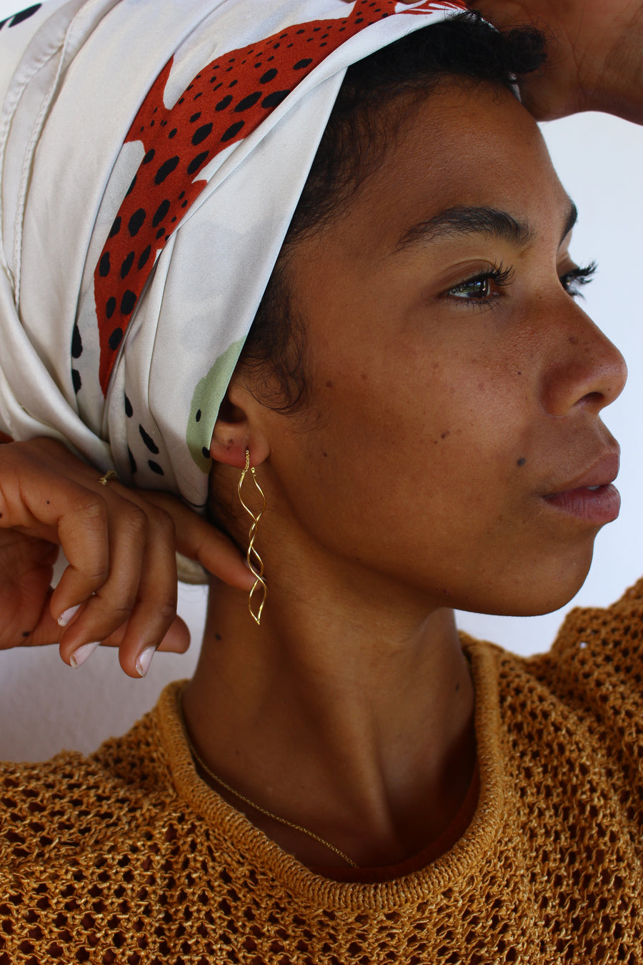 Curls both ways earrings in gold