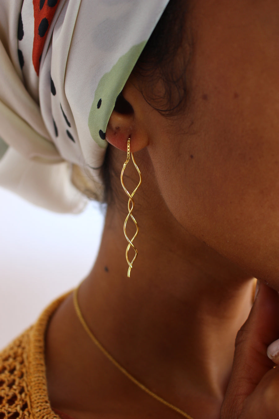 Curls both ways earrings in gold