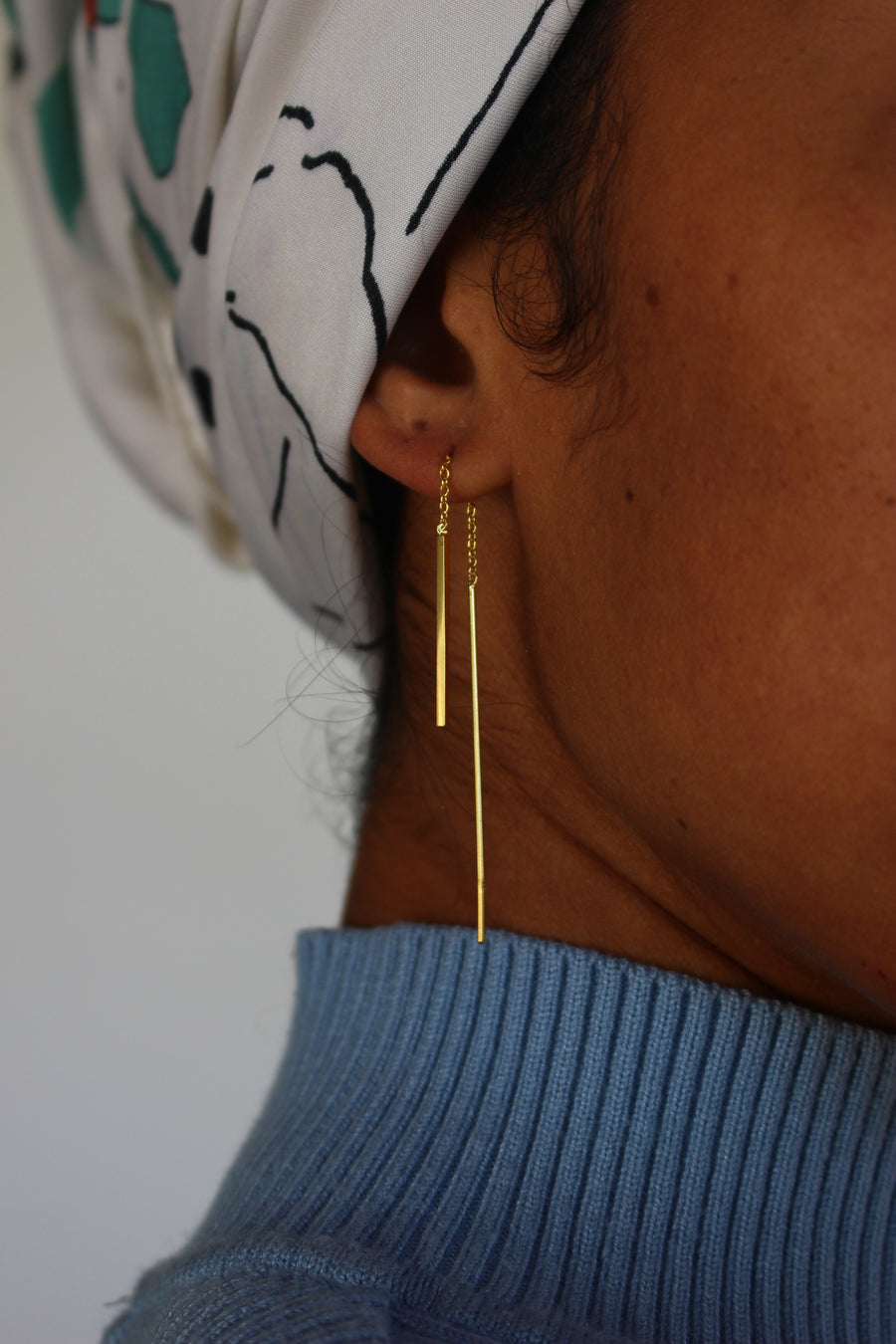 Both ways bar earrings in gold
