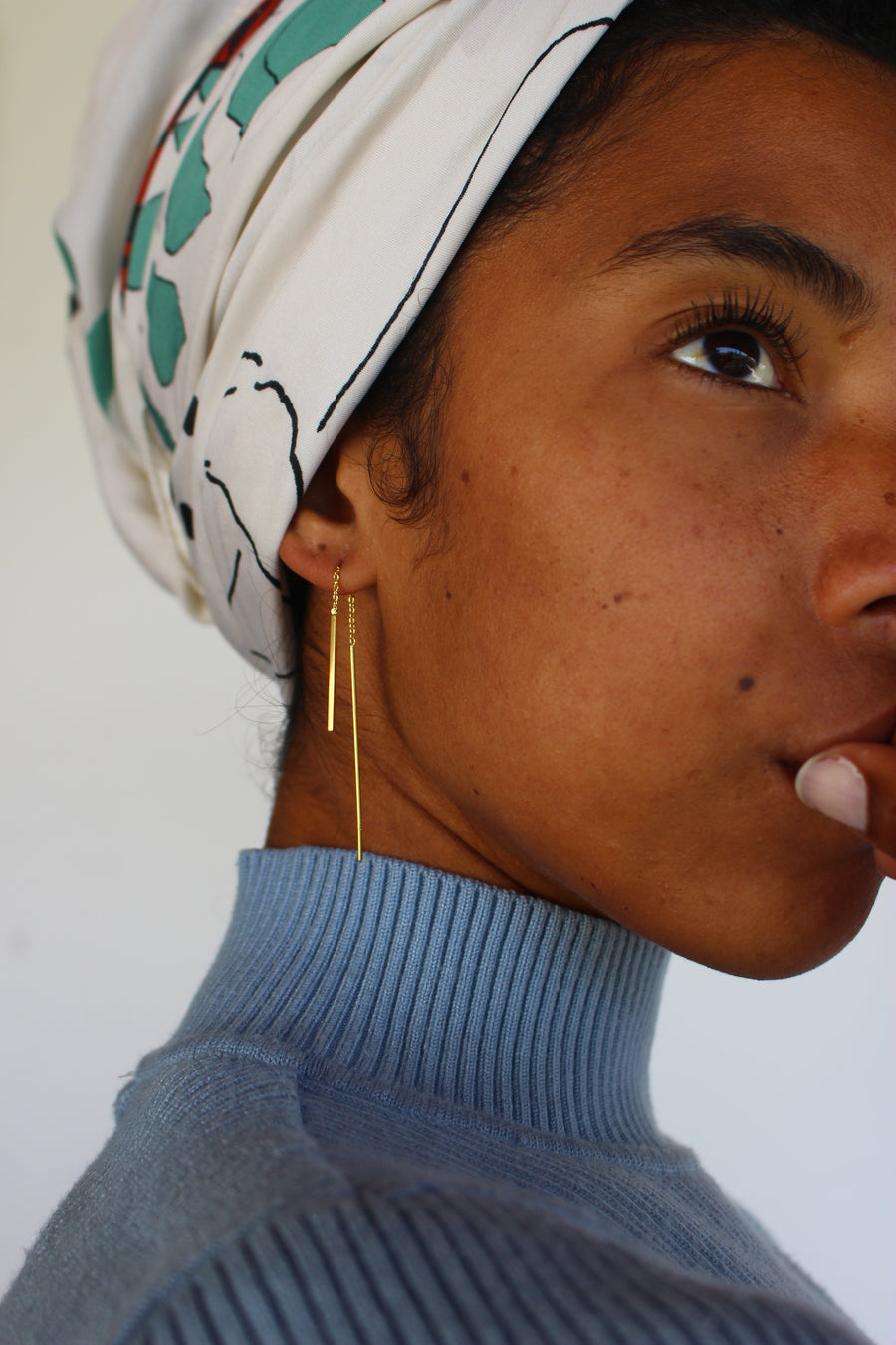 Both ways bar earrings in gold