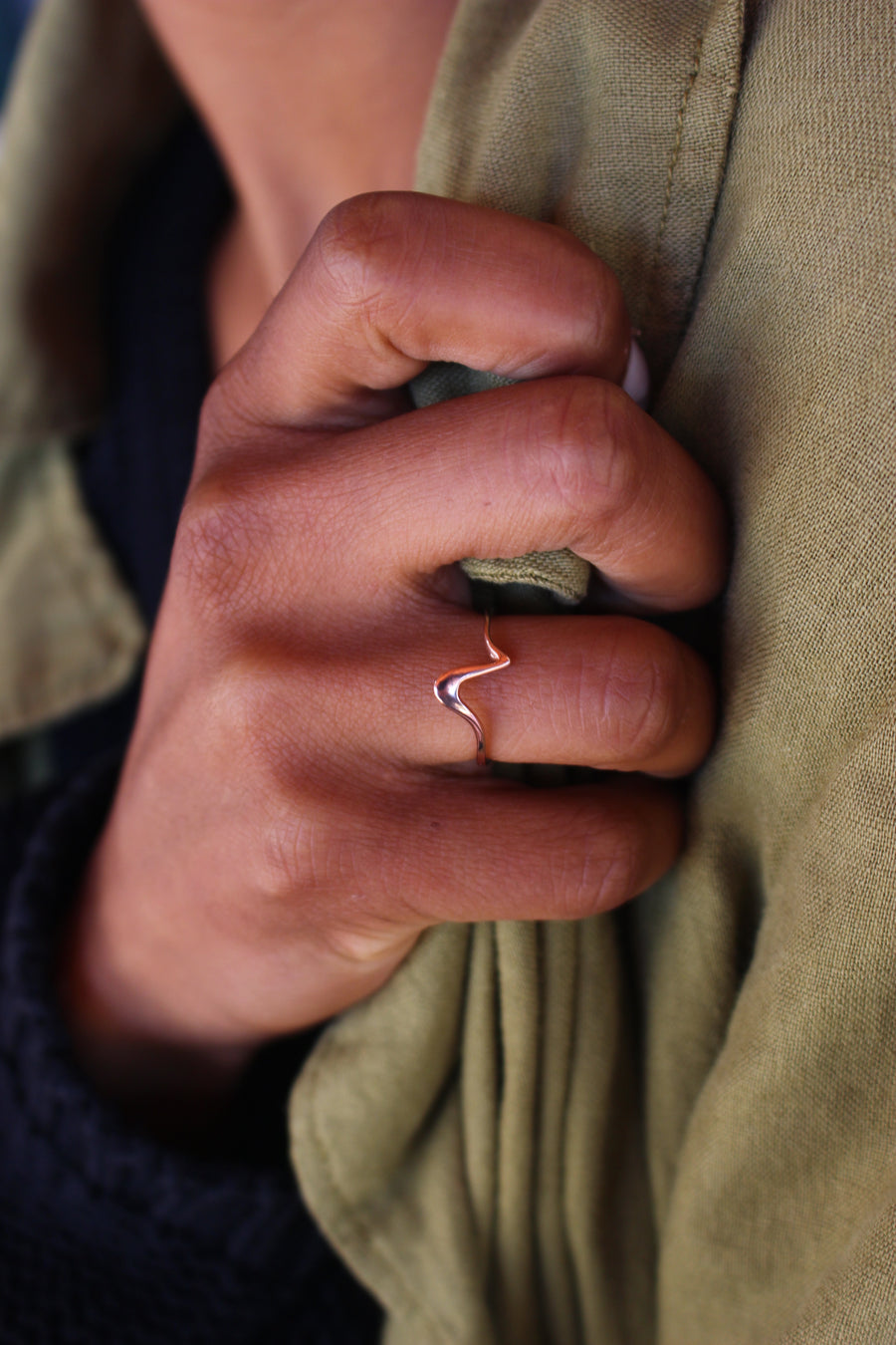 Tides ring in rose gold