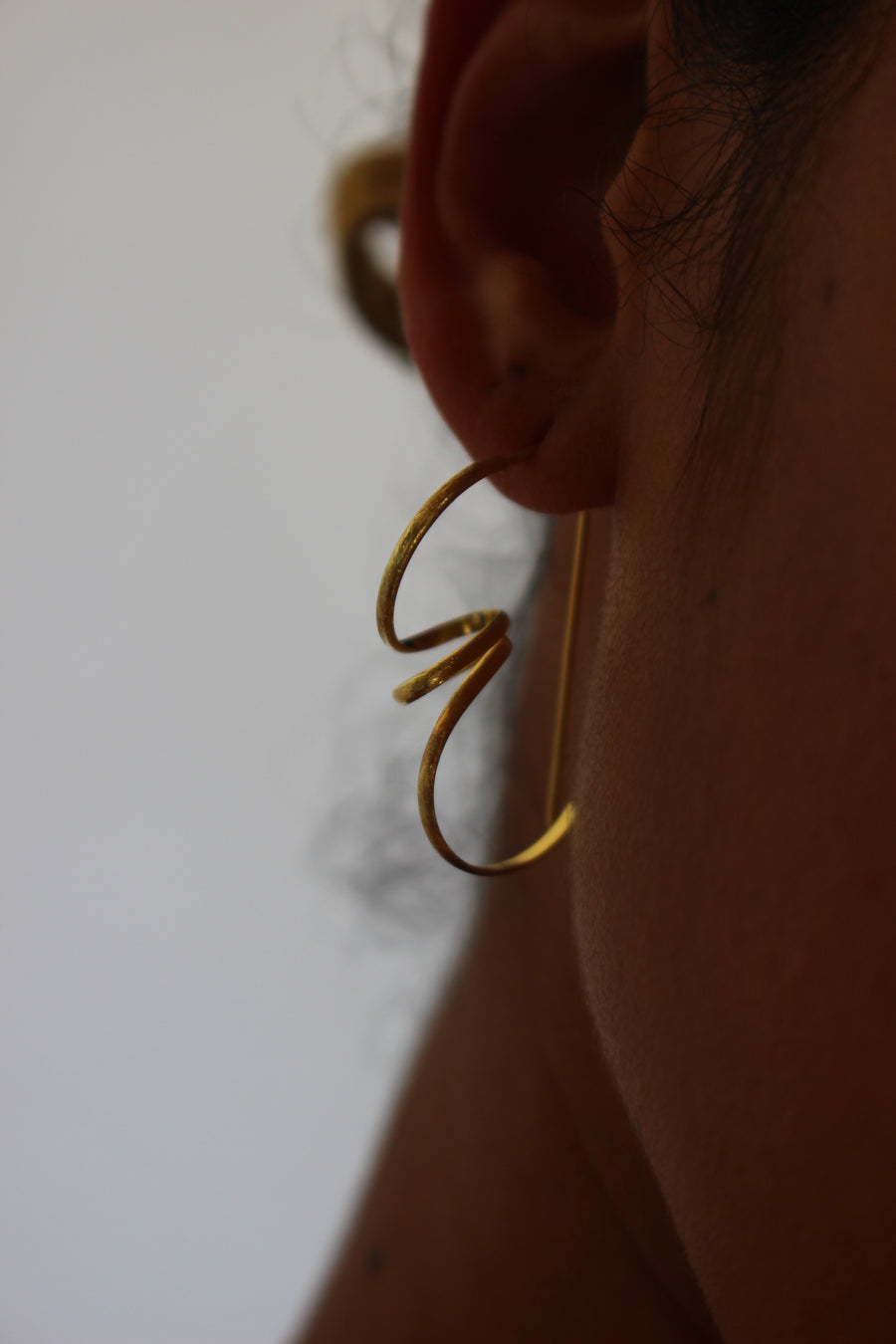 Tornado earrings in gold
