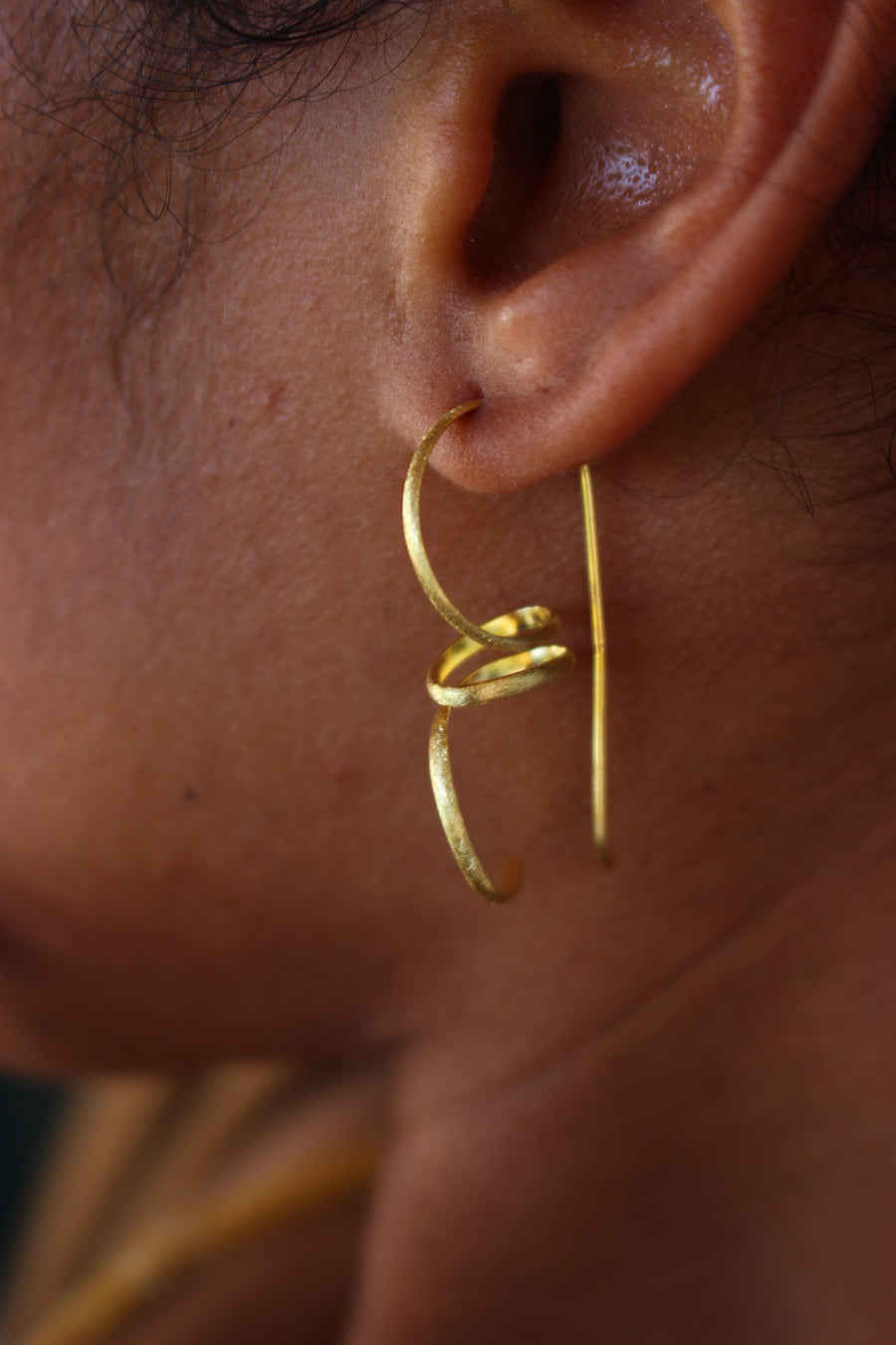 Tornado earrings in gold