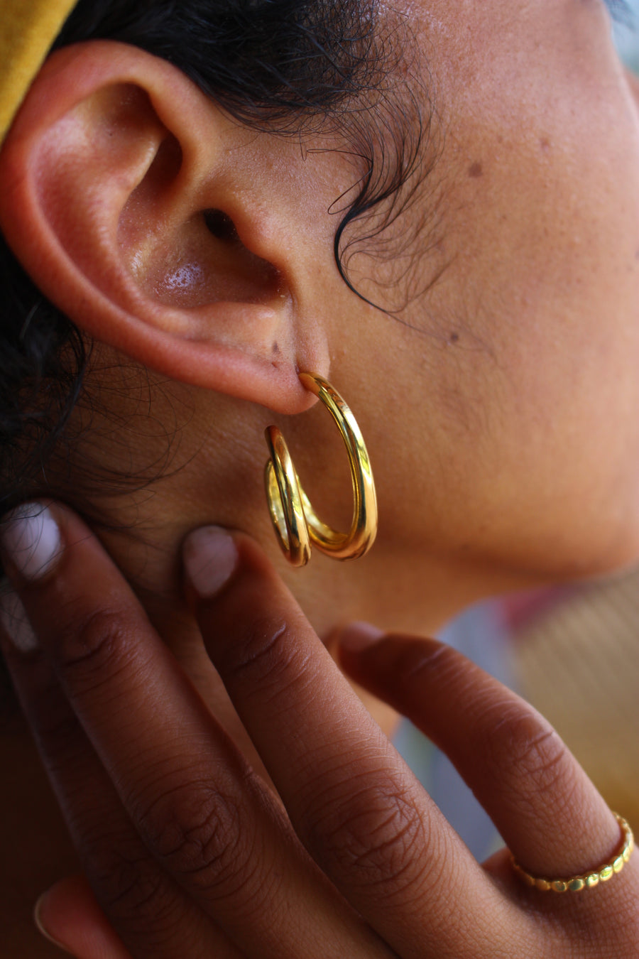 Double oval hoop in gold