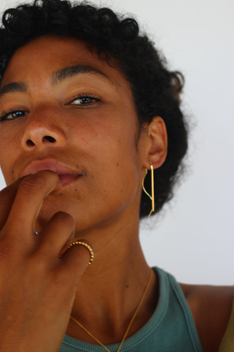 Curl and bar both ways earrings