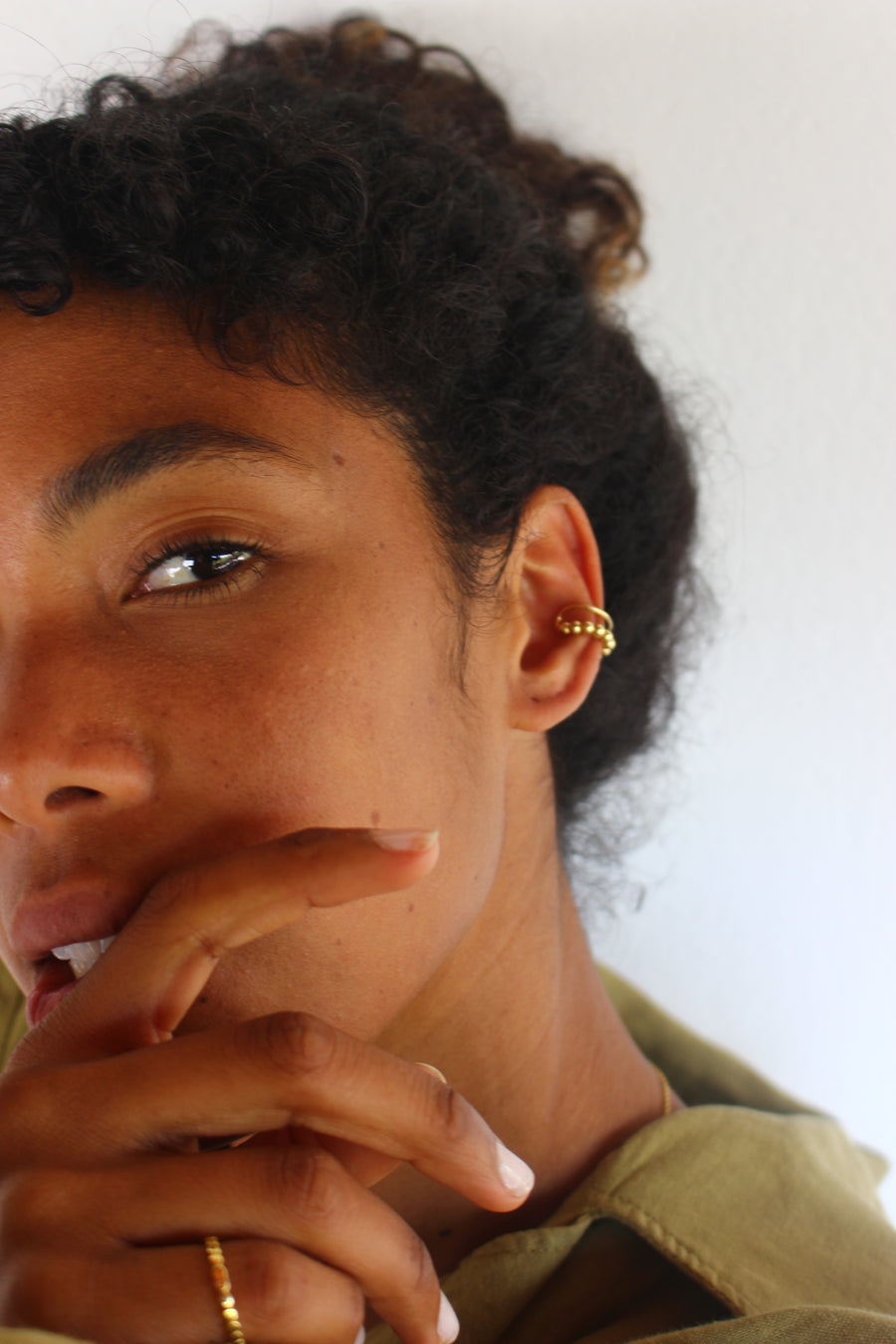 Bubble ear cuff gold