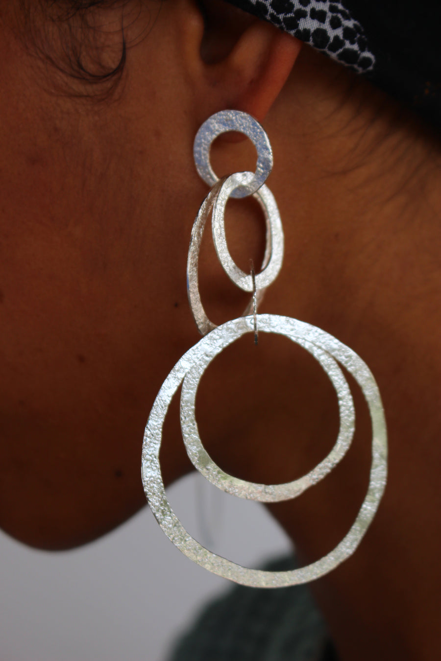 Chaos hoops textured earings