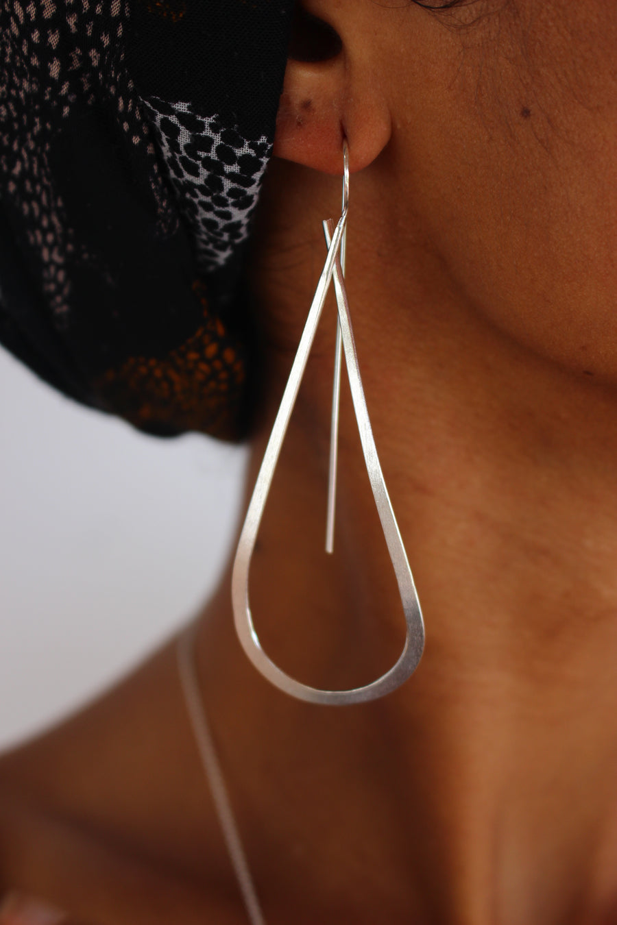 Hollow drop earrings