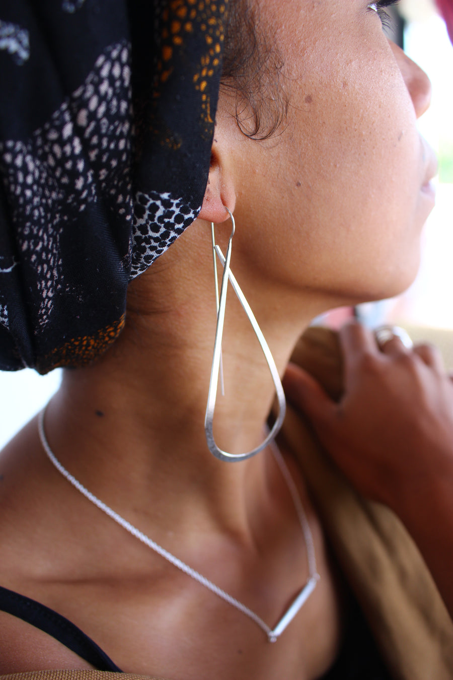 Hollow drop earrings