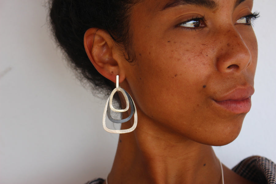 Tectonic plates earrings in silver and black