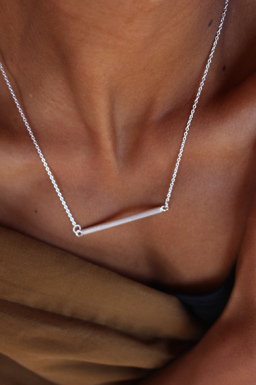 Icy swing necklace