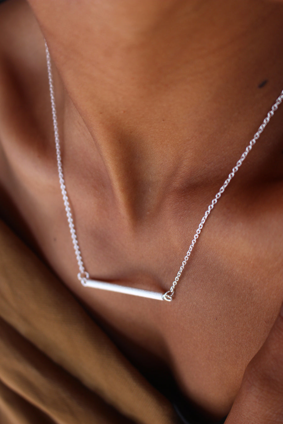 Icy swing necklace
