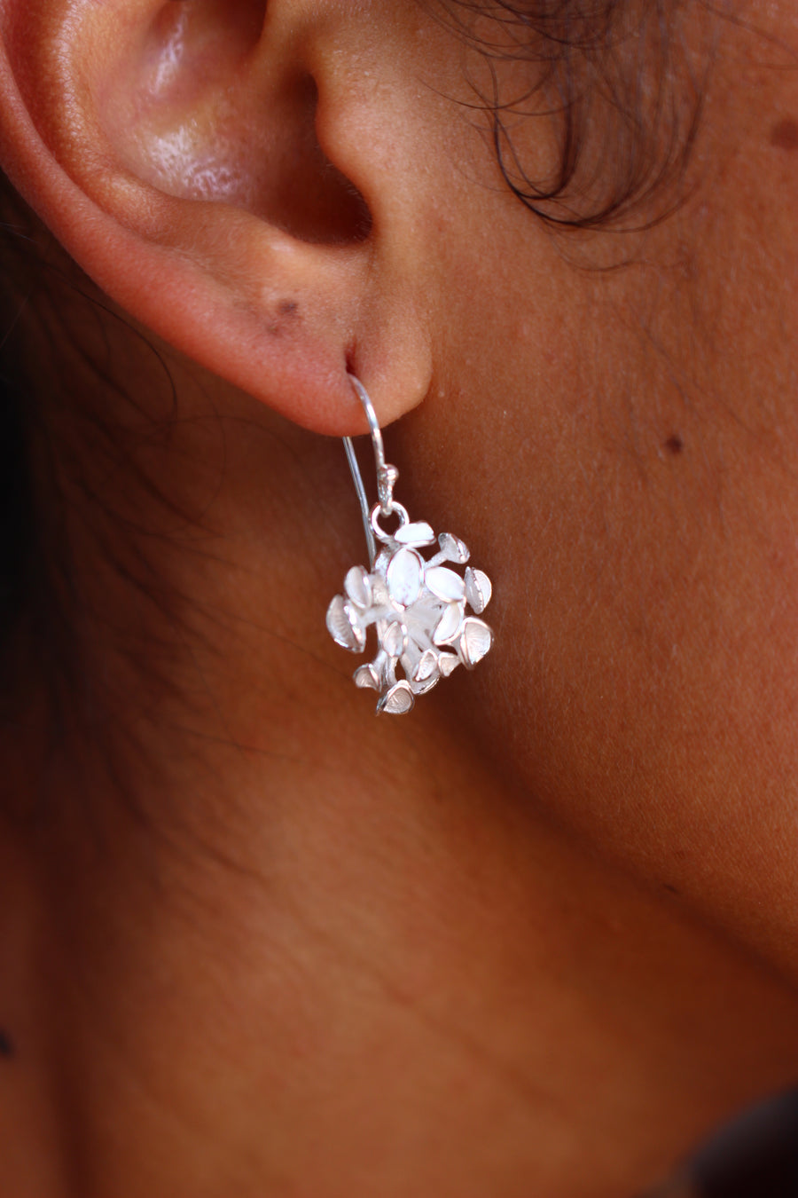 Anemone hanging earrings