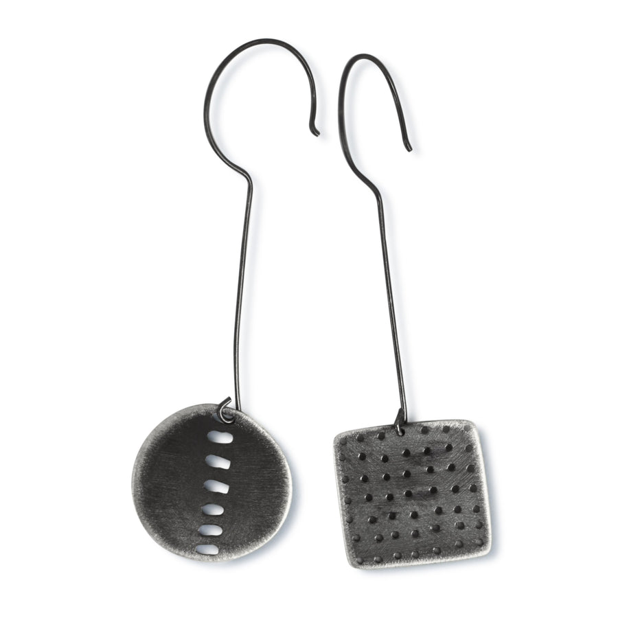 Scrambled asymmetrical earrings in black